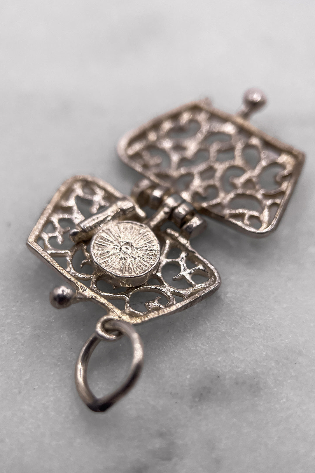 The Opening Clutch Bag of Beauty Vintage Charm (925 Sterling Silver, made circa 1950 - 1970)