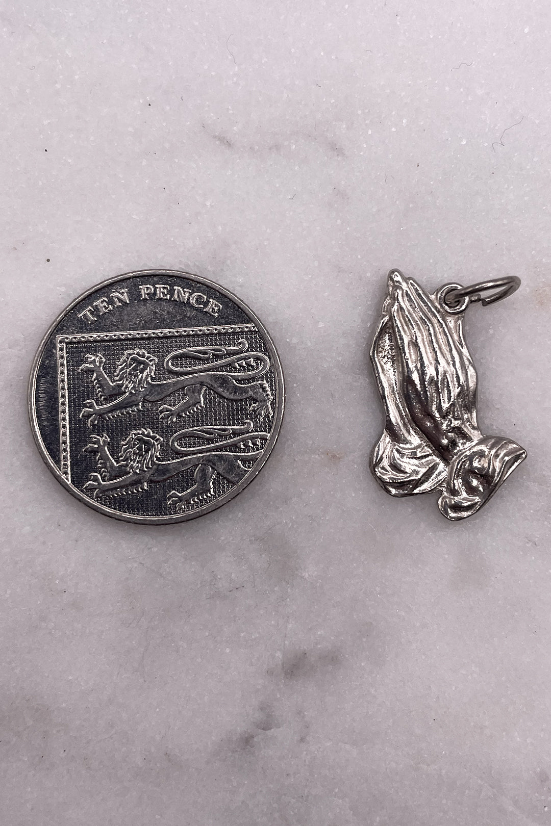 The Prayer of Faith Vintage Charm (925 Sterling Silver, made circa 1950 - 1970)