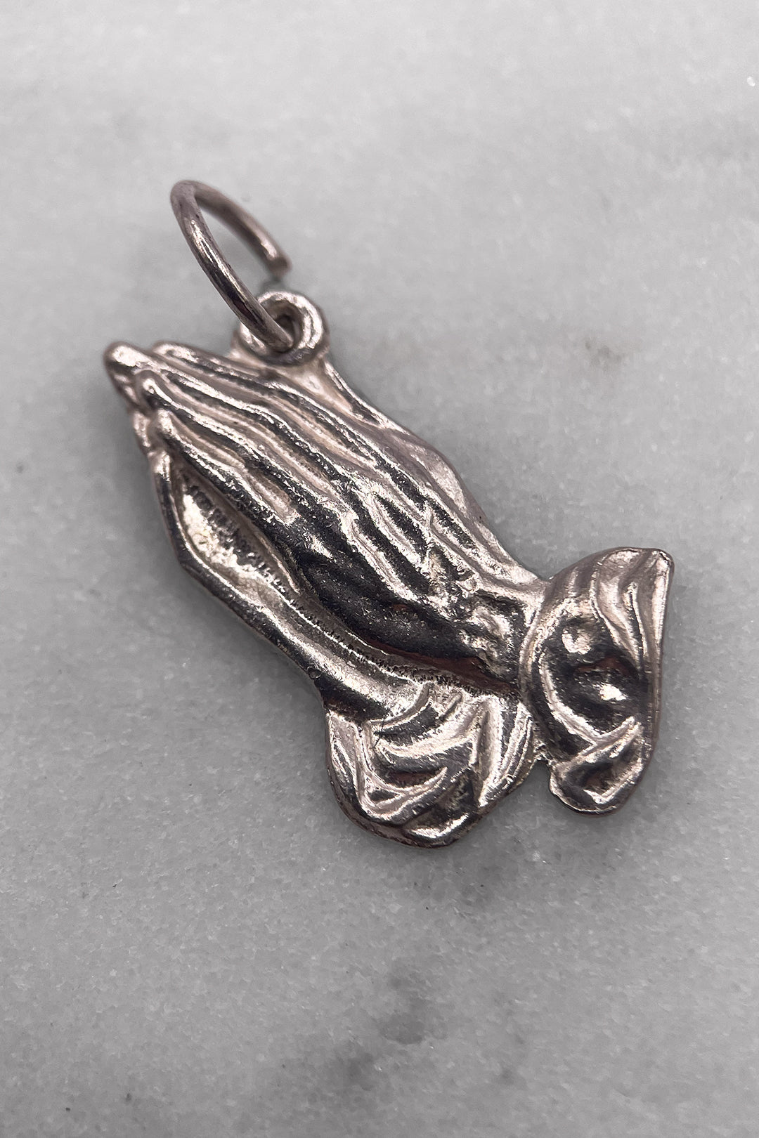 The Prayer of Faith Vintage Charm (925 Sterling Silver, made circa 1950 - 1970)