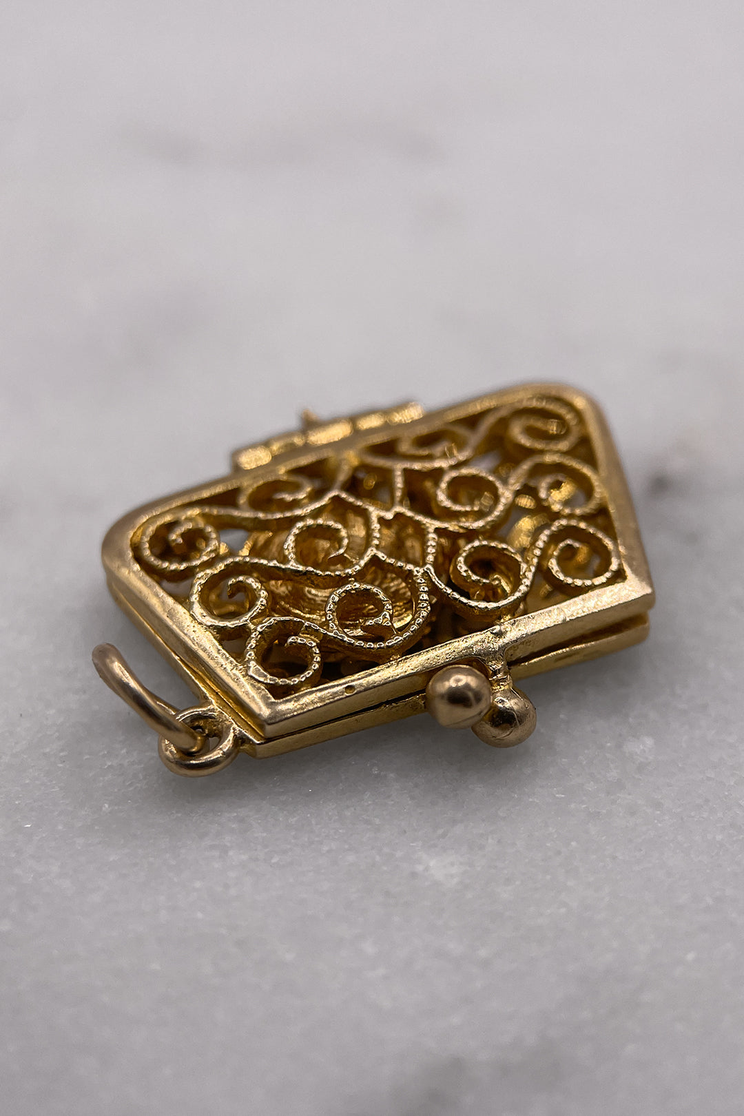 The Opening Vanity Clutch Bag Charm of Glamour Vintage Charm (375 9ct gold, made in 1968)