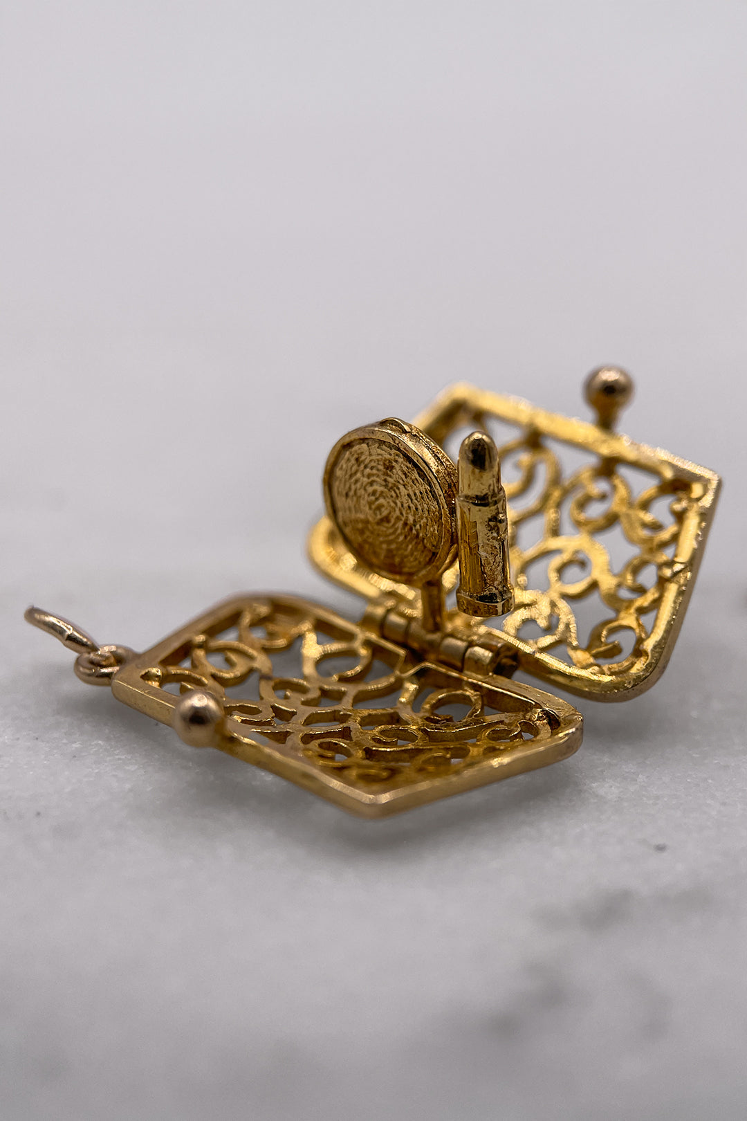 The Opening Vanity Clutch Bag Charm of Glamour Vintage Charm (375 9ct gold, made in 1968)
