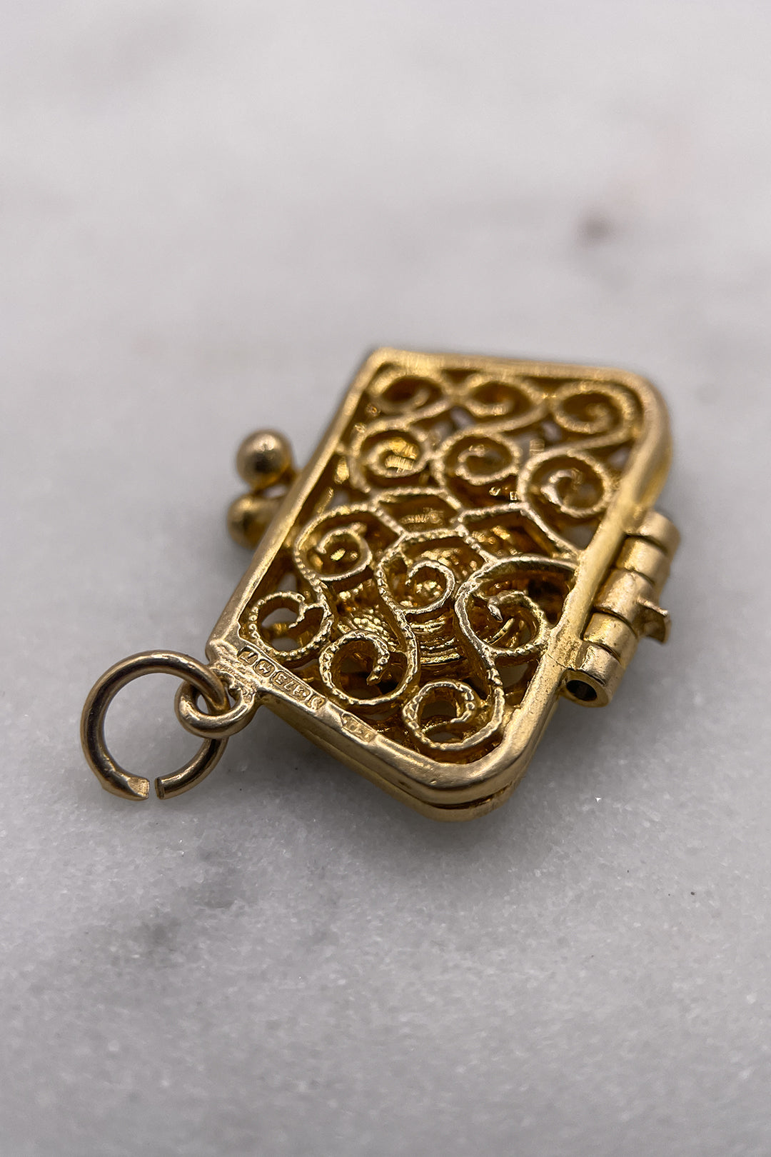 The Opening Vanity Clutch Bag Charm of Glamour Vintage Charm (375 9ct gold, made in 1968)
