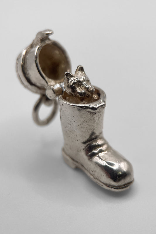 The Skilful Puss in Boots Opening Vintage Charm (925 Sterling Silver made c 1950 - 1970)