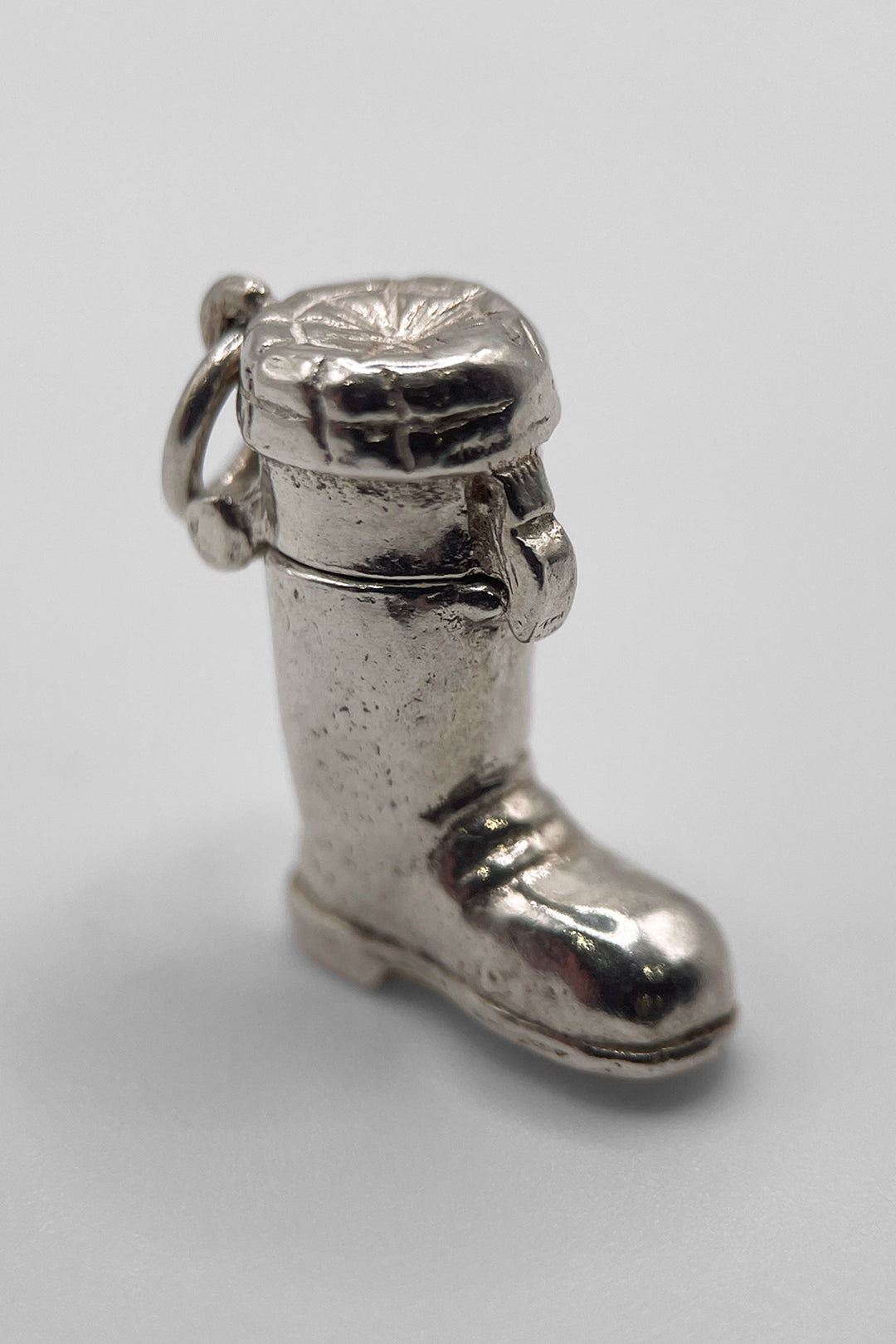 The Skilful Puss in Boots Opening Vintage Charm (925 Sterling Silver made c 1950 - 1970)