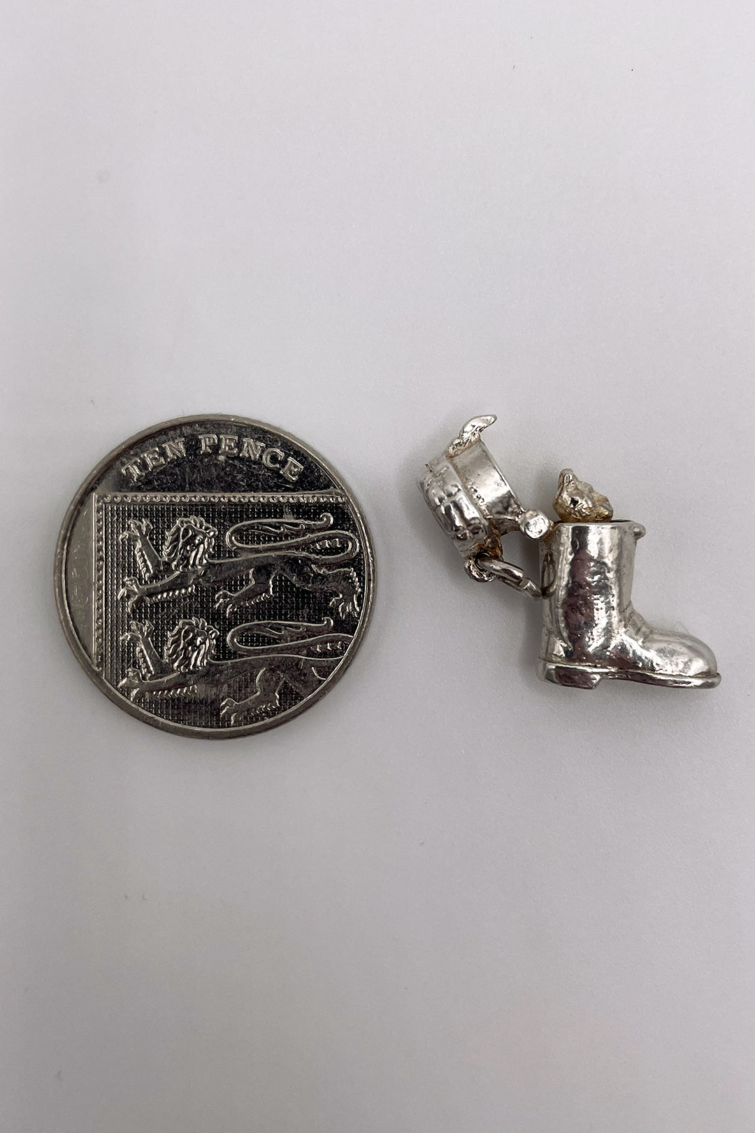 The Skilful Puss in Boots Opening Vintage Charm (925 Sterling Silver made c 1950 - 1970)