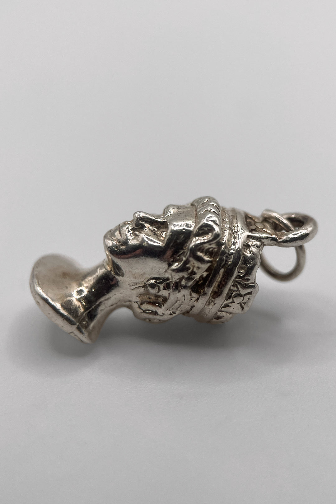 The Portrait Bust of Queen Elizabeth II Vintage Charm (925 Sterling Silver made in 1977 for the Queens Silver Jubilee)
