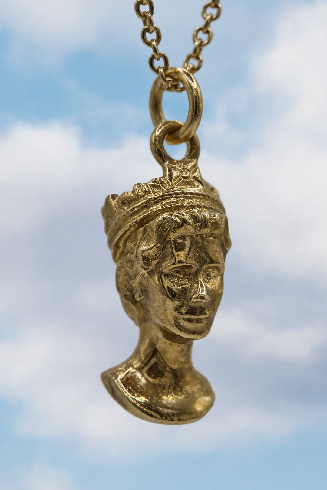 The Majestic Queen Elizabeth II Jubilee Charm (375 9ct gold, made in 1977)