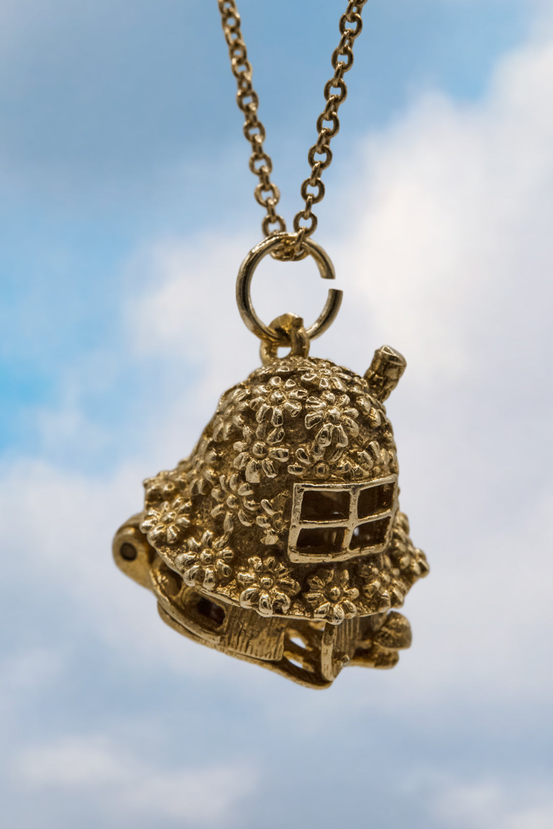 The Enchanted Bunny's Tea Party Opening Vintage Charm (375 9ct gold, made in 1970 by Nuvo)