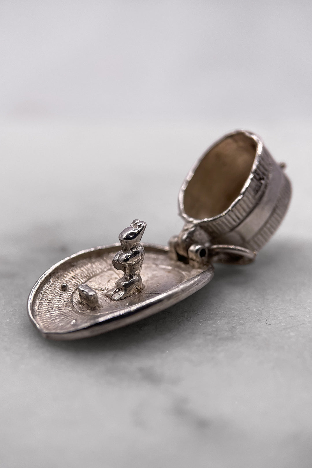 The Magicians Bunny of Magic Opening Vintage Charm (925 Sterling Silver, made circa 1950 - 1970)