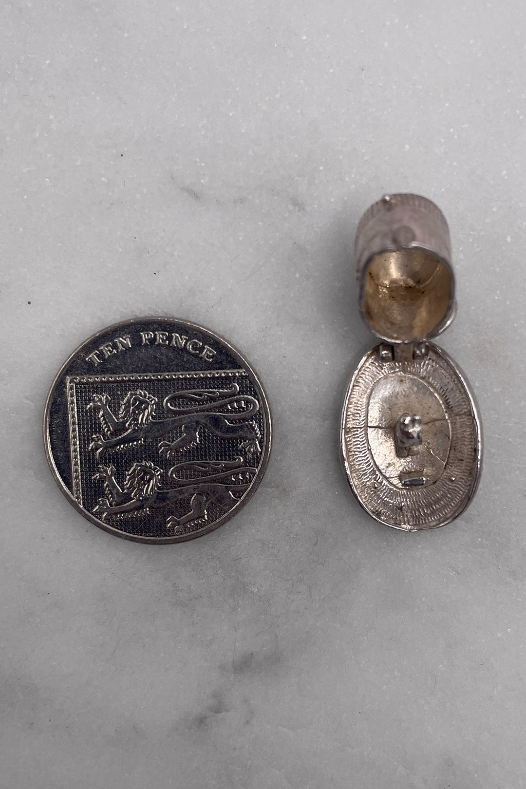 The Magicians Bunny of Magic Opening Vintage Charm (925 Sterling Silver, made circa 1950 - 1970)