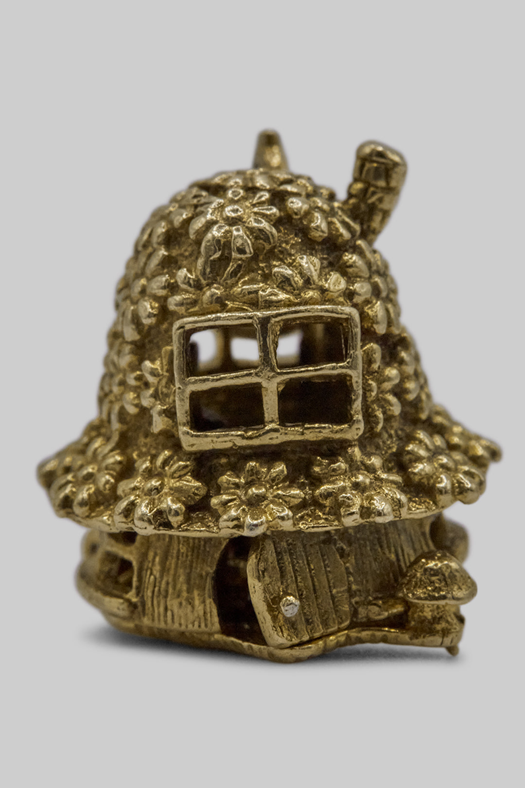The Enchanted Bunny's Tea Party Opening Vintage Charm (375 9ct gold, made in 1970 by Nuvo)