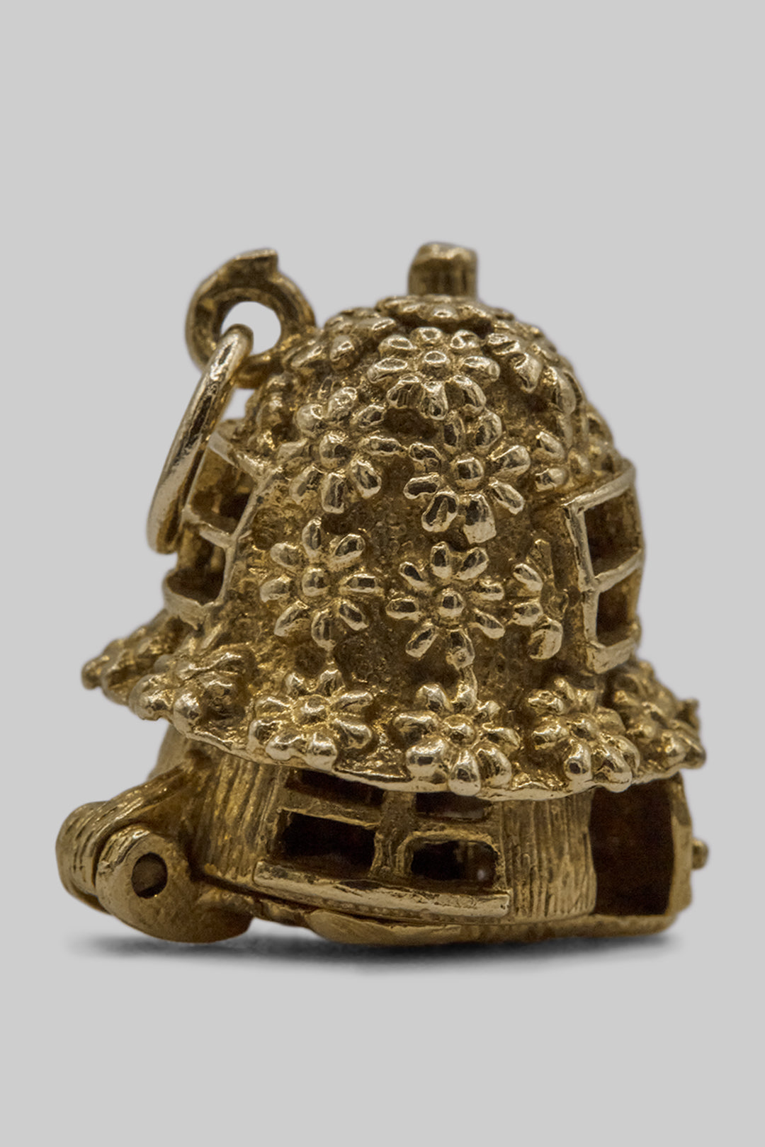 The Enchanted Bunny's Tea Party Opening Vintage Charm (375 9ct gold, made in 1970 by Nuvo)