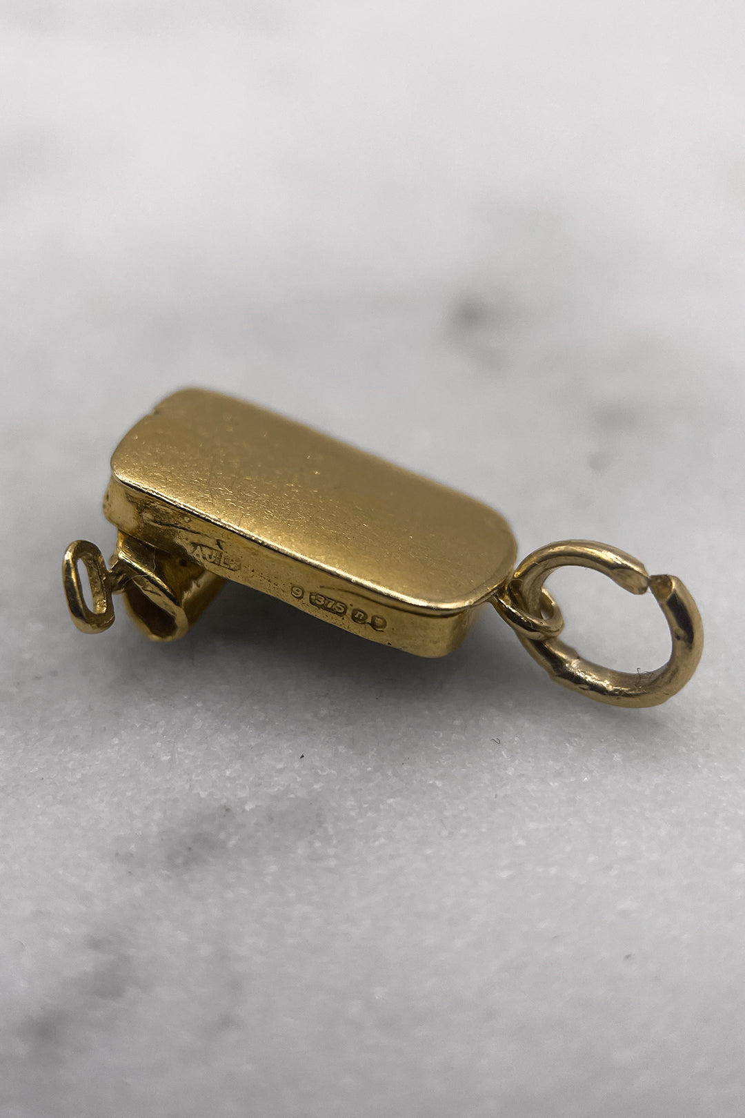 The Golden Sardine Surprise Vintage Charm (375 9ct gold, made in the 1967)