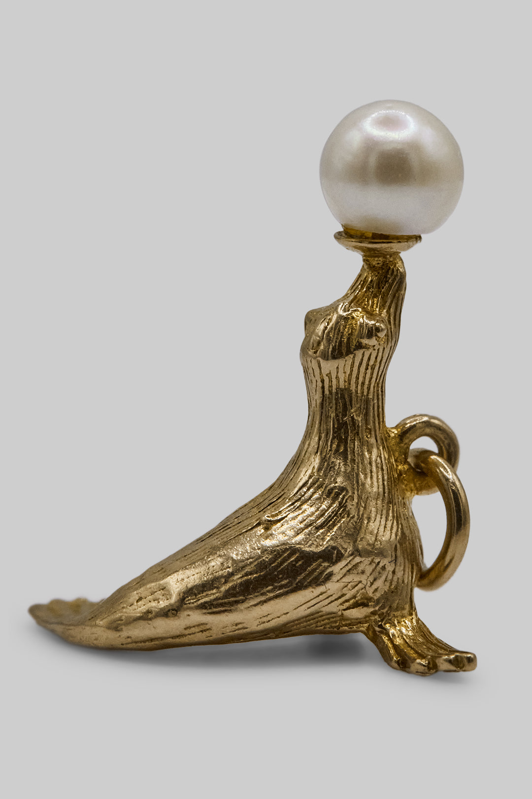 The Pearl Balancing Seal Charm (375 9ct gold, made in 1967)