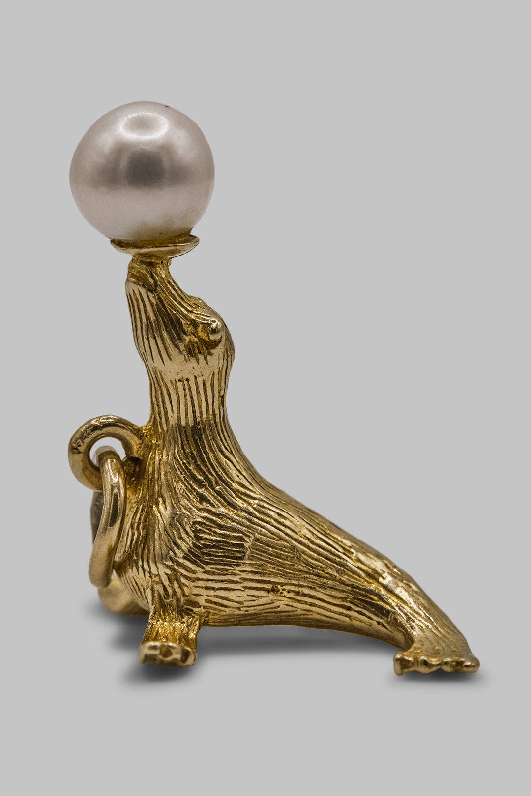 The Pearl Balancing Seal Charm (375 9ct gold, made in 1967)