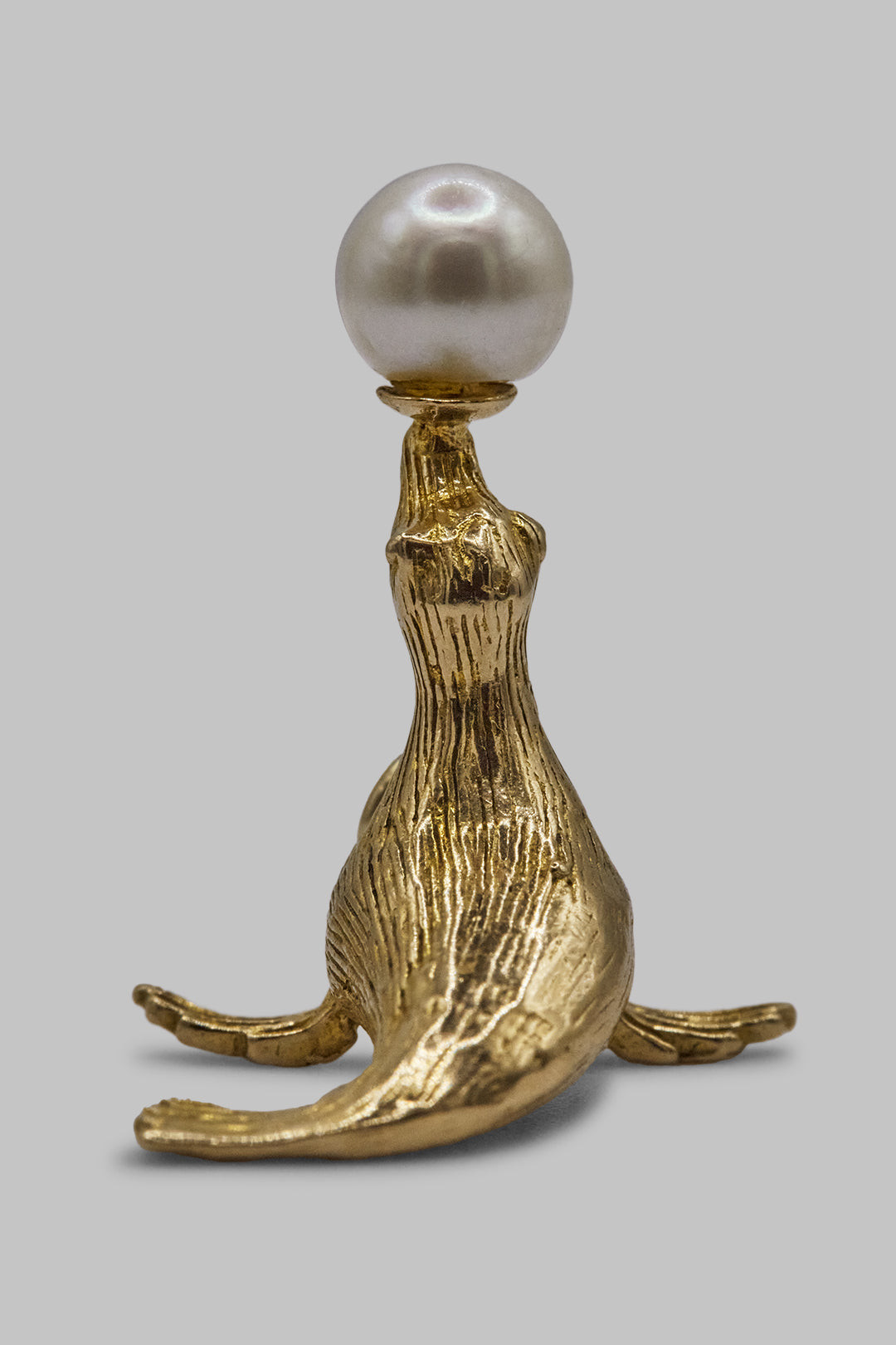 The Pearl Balancing Seal Charm (375 9ct gold, made in 1967)