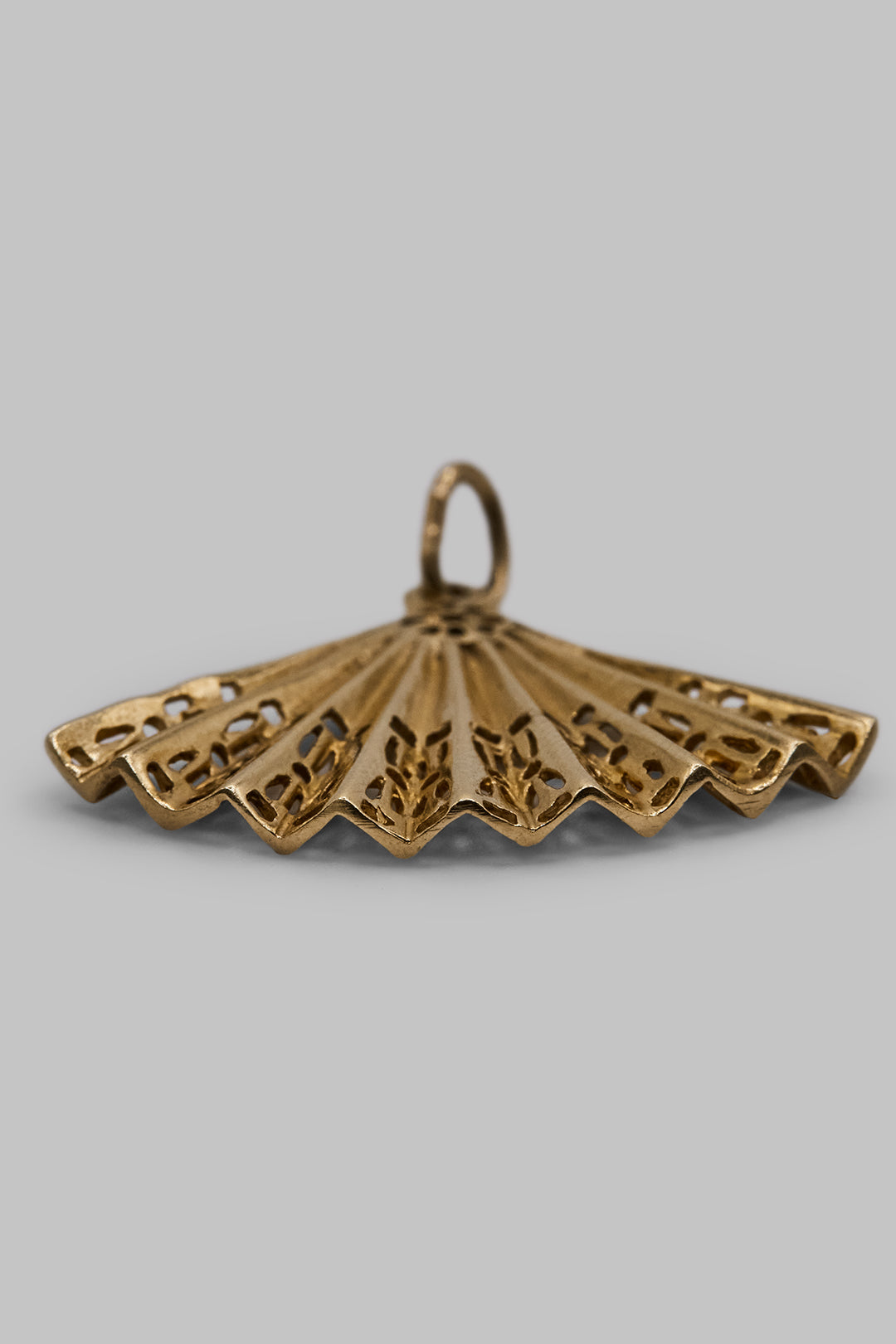 The Golden Oriental Brisé Fan Charm (375 9ct gold, made in 1973)