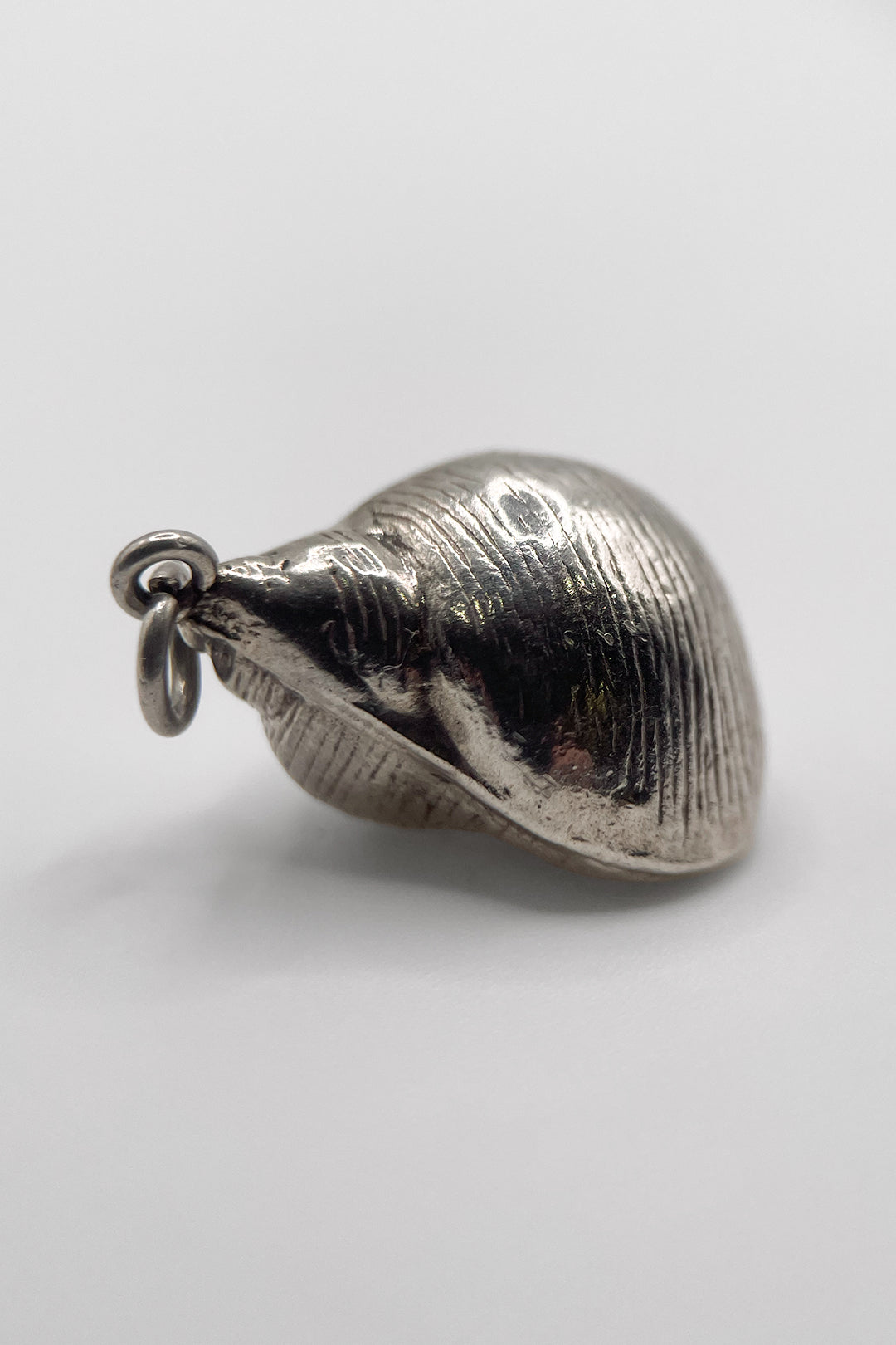 The Seashell of Hawaiian Ocean Vintage Charm (925 Sterling Silver made c 1950s - 1970s)