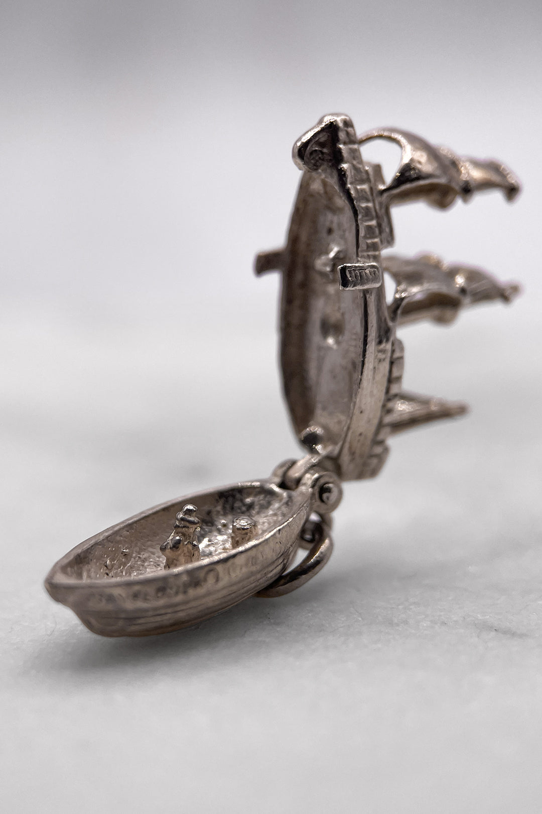 The Pirate Ship of the Seven Seas Opening Vintage Charm (925 Sterling Silver, made circa 1950 - 1970)