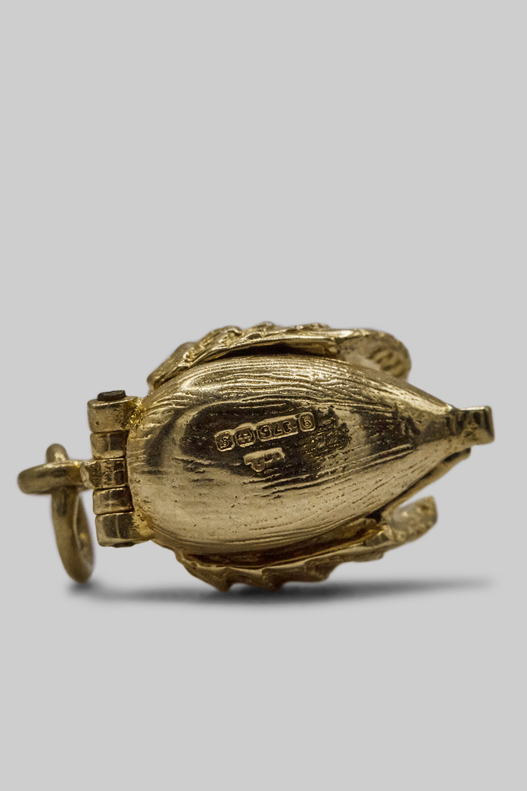 The Opening Graceful Swan Lake Charm (375 9ct gold, made in 1967)