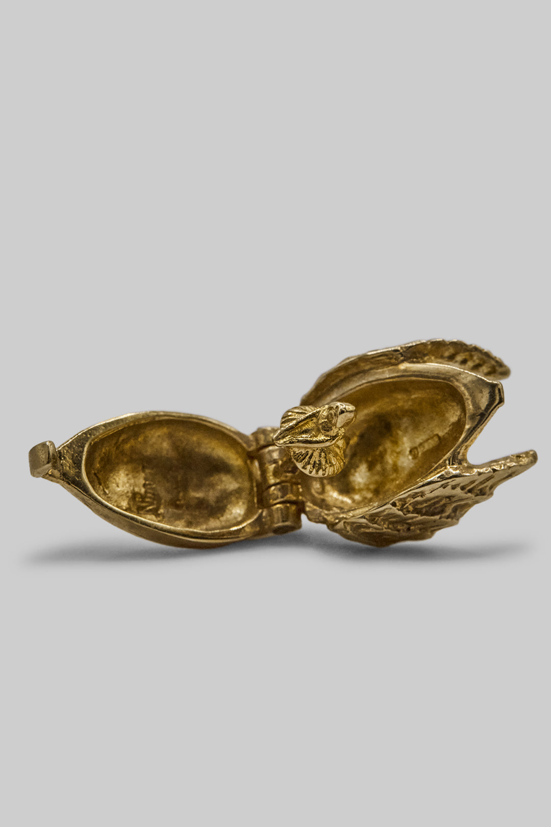 The Opening Graceful Swan Lake Charm (375 9ct gold, made in 1967)