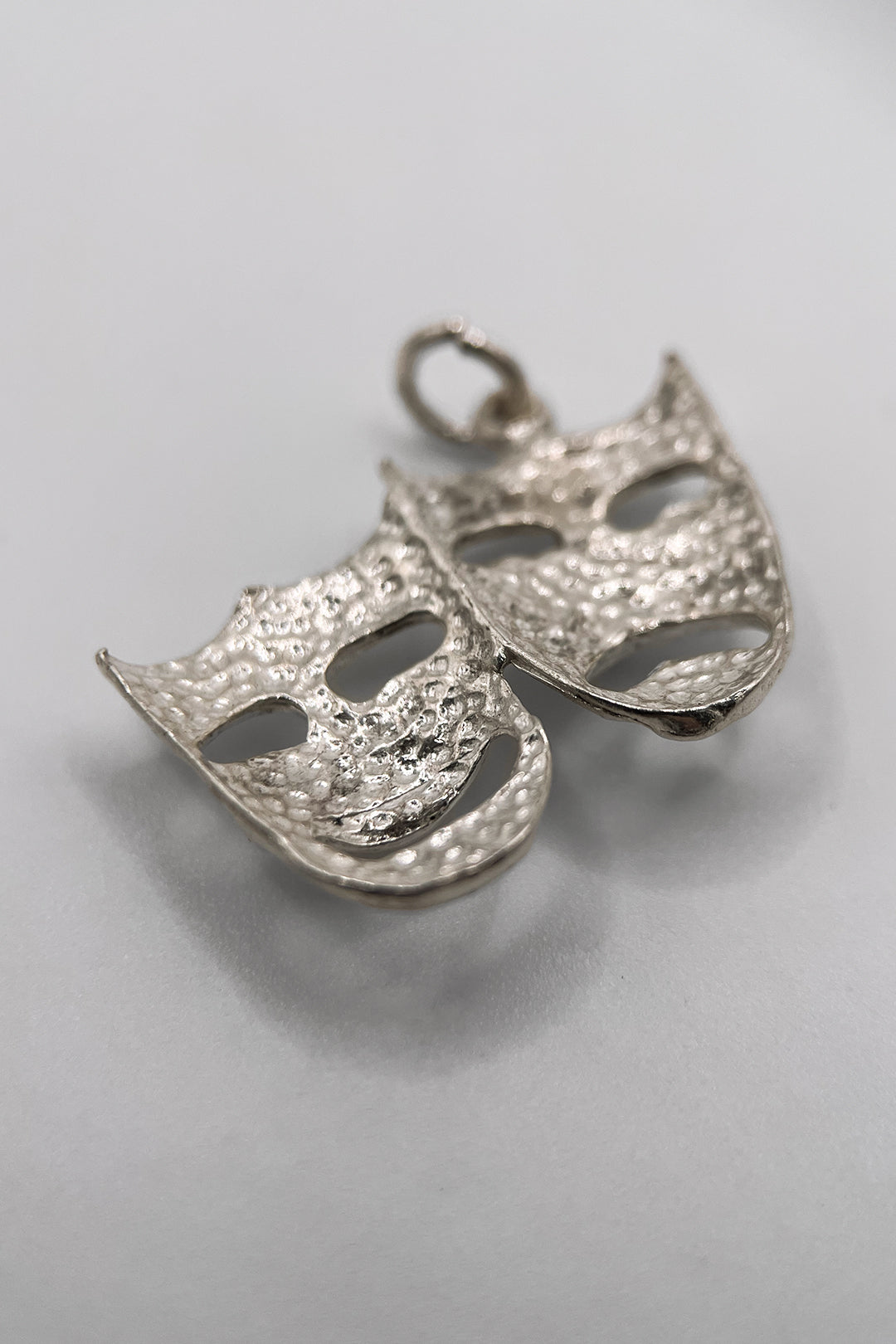 The Emotive Masks of the Theatre Vintage Charm (925 Sterling Silver, made circa 1950 - 1970)