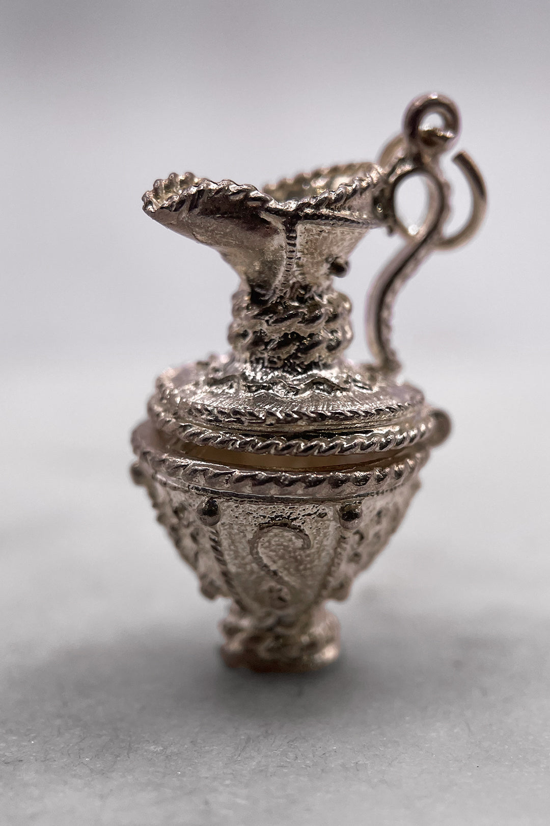 The Opening Royal Water Jug of the Palace Vintage Charm (925 Sterling Silver, made circa 1950 - 1970)